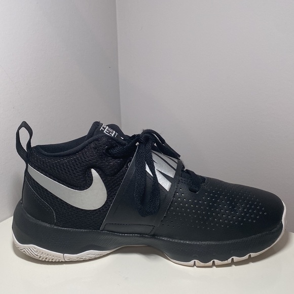 NIKE TEAM HUSTLE RUNNING SHOE - Picture 3 of 5